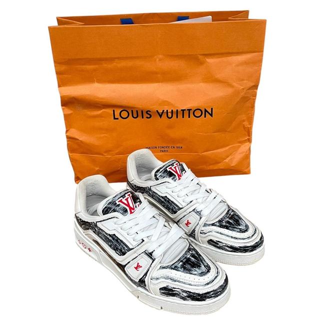 Louis Vuitton 54 White and Black Coloured-In Trainers