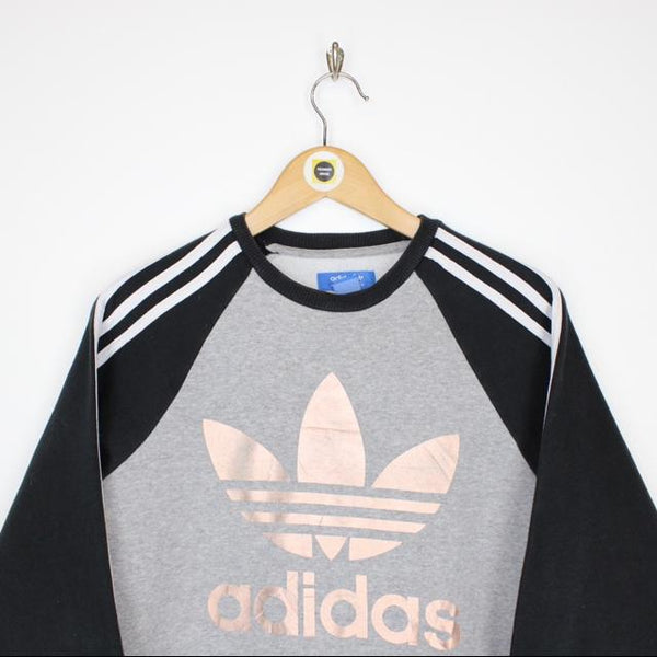 Vintage 00’s Adidas Grey and Black Crew Neck Spellout Sweatshirt Jumper