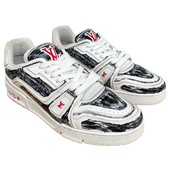 Louis Vuitton 54 White and Black Coloured-In Trainers