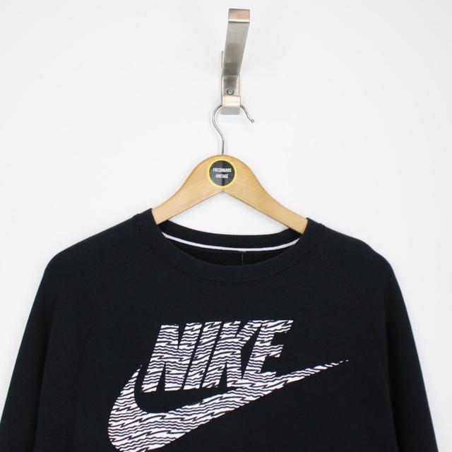 Nike Black and White Crew Neck Spellout Sweatshirt Jumper